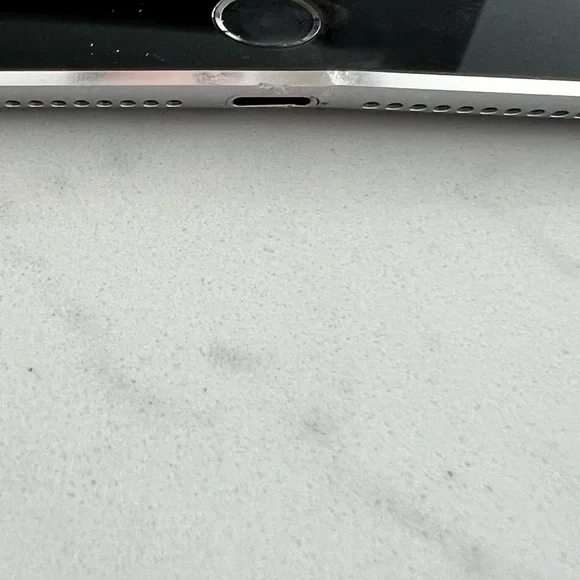 Apple IPad Air 2 Tablet with Sleek Black Design - Picture 6 of 6